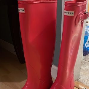 Coral Hunter Boots Size 9. Bought from a friend but they did not fir my calfs.